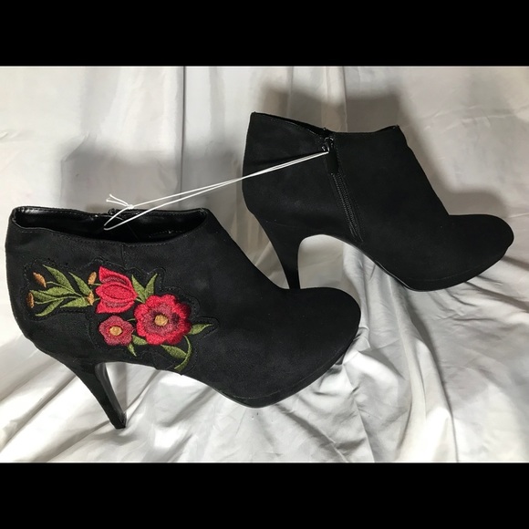 IMPO Black Fuax Suade Floral Embroidered Bootie NWOT - Picture 3 of 10